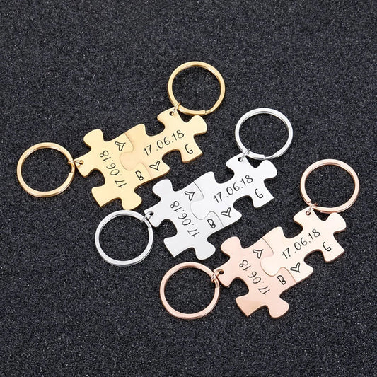 Porte-clés à breloques puzzle gravé personnalisé avec date et initiales